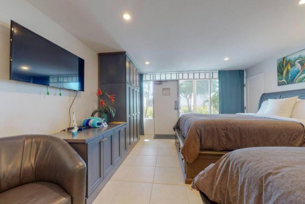 Sea Spray, Studio 114, Beach Steps Away! Pool+Wifi Ruskin Eksteriør bilde